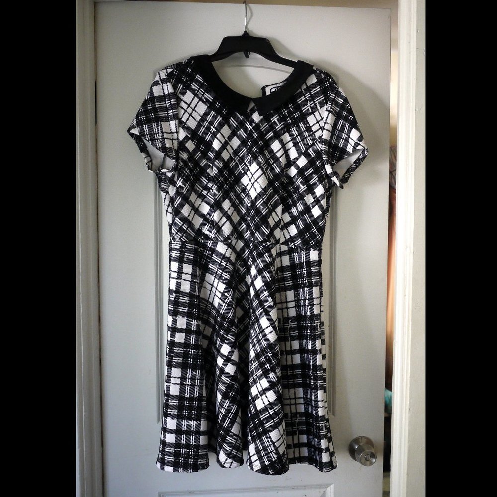 Hot Topic Black & White Collar Dress